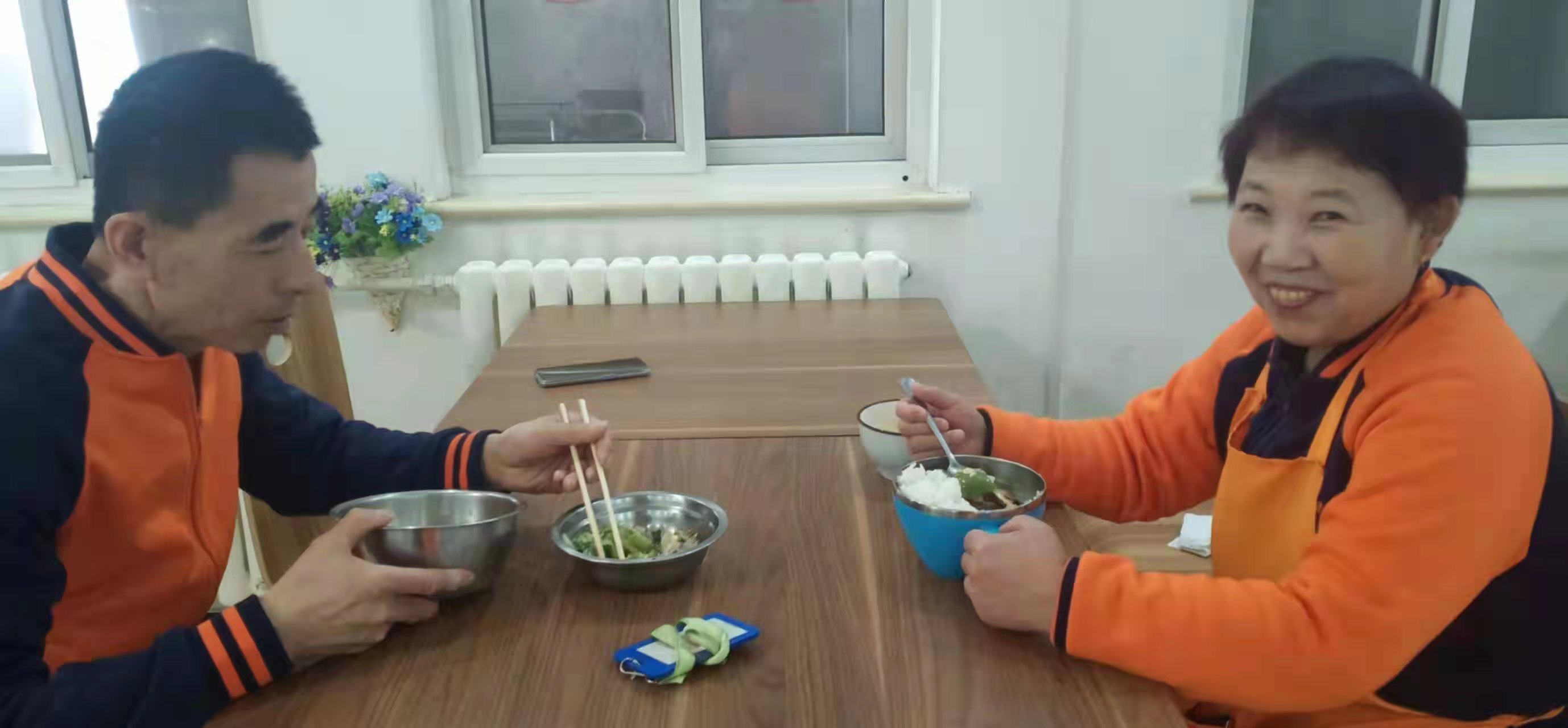 护理员里的男神们，也很温柔系列——甘当“搬运工”的夏季波师傅